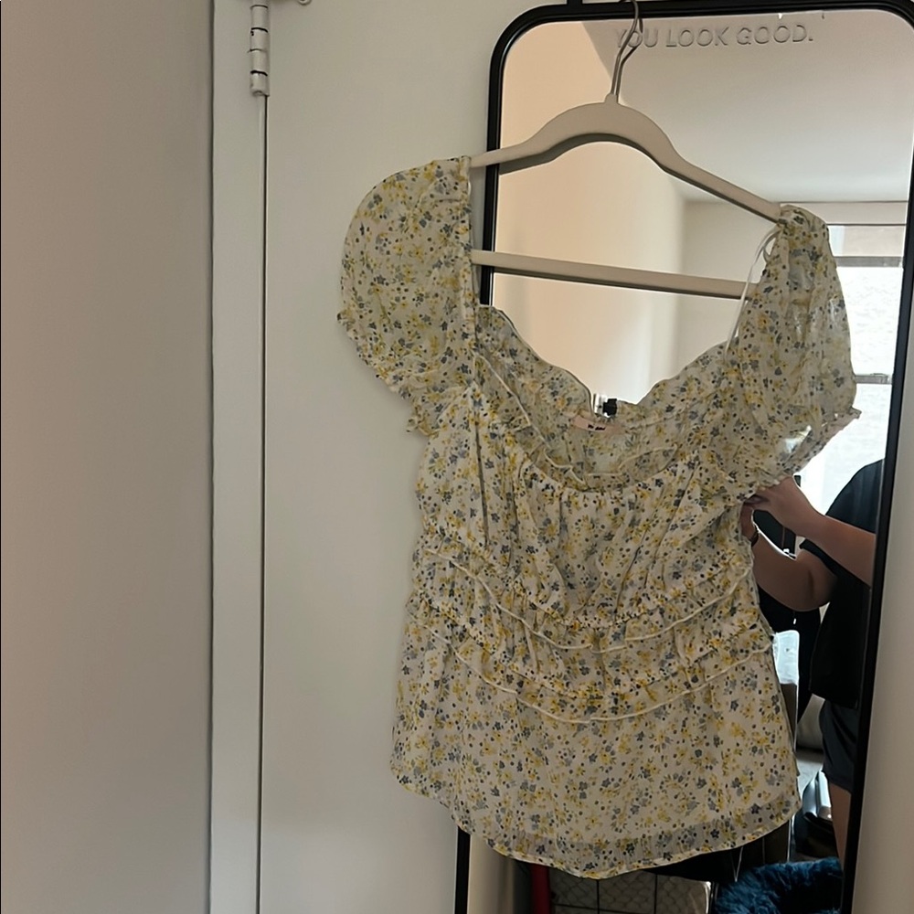 Francesca's Collections Cream and Green Ruffled Flutter Sleeve Top